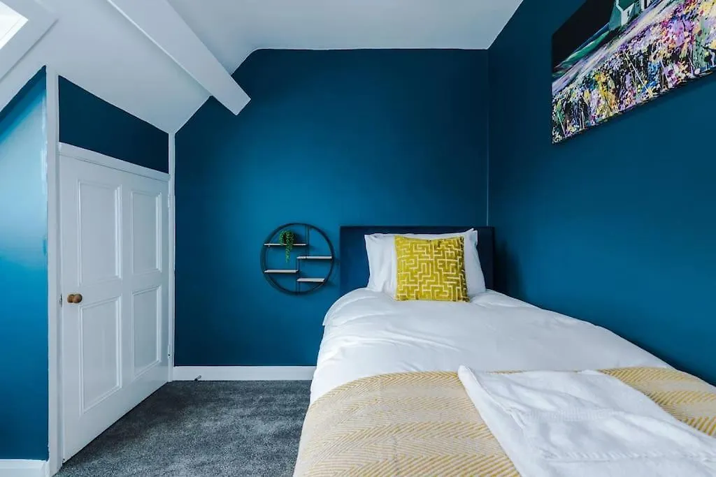 2-Bed Victorian Oasis In Chester Apartment