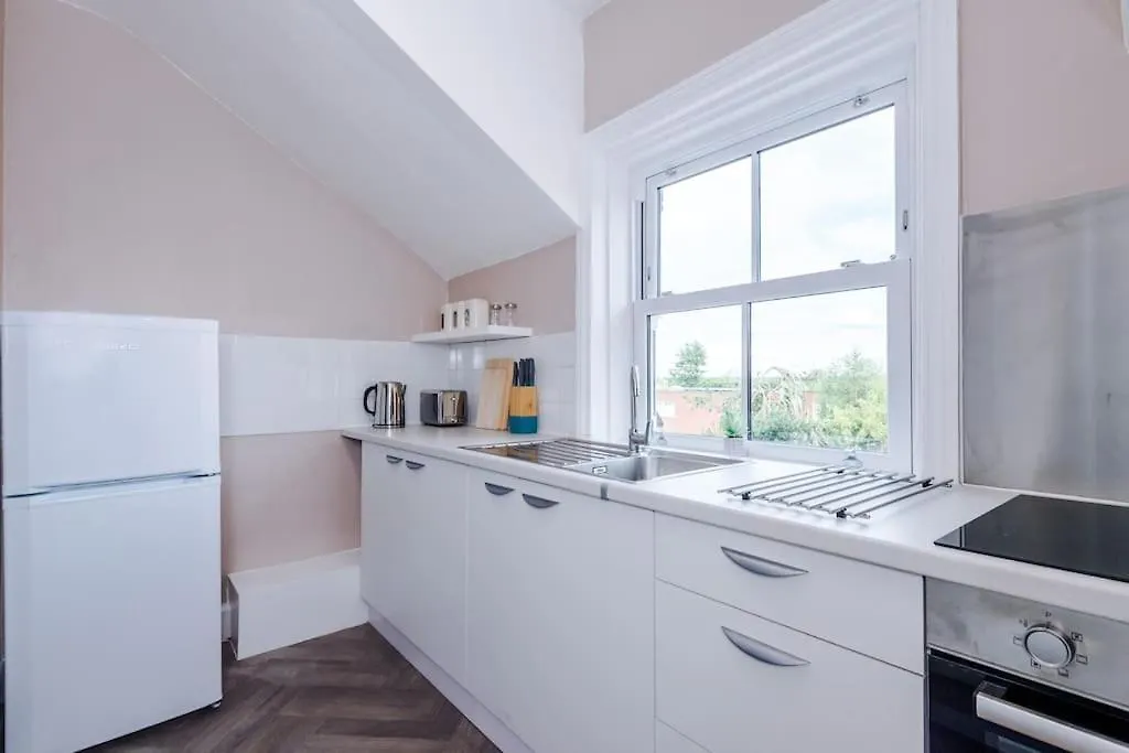 2-Bed Victorian Oasis In Chester Apartment