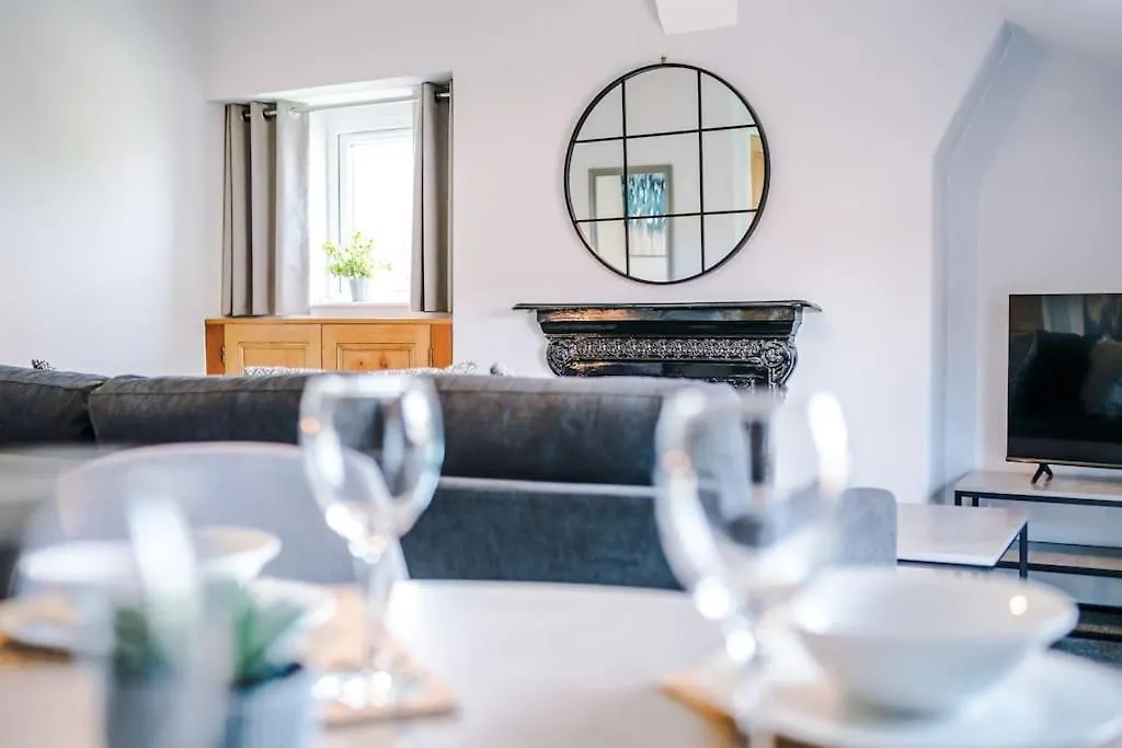 2-Bed Victorian Oasis In Chester