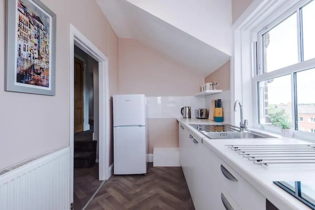 2-Bed Victorian Oasis In Chester