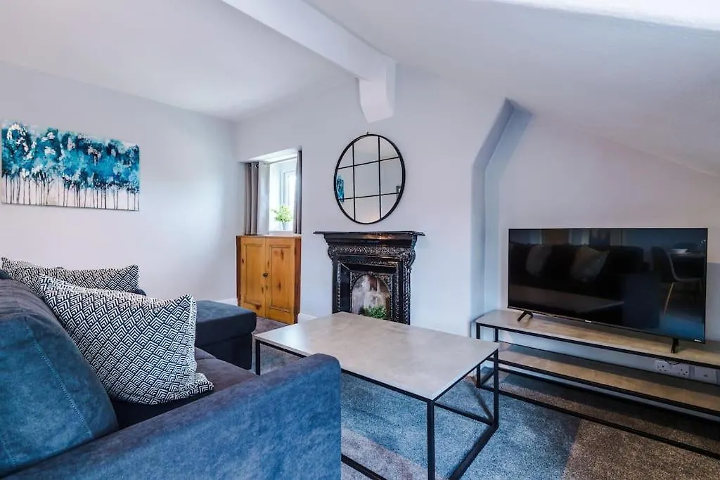 2-Bed Victorian Oasis In Chester